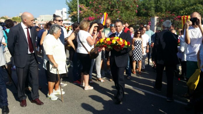 Coeetc a l'ofrena floral de Rafel Casanova